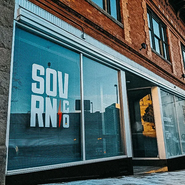 m7dvHzY2-sovrn-helena-office-outside-600x600